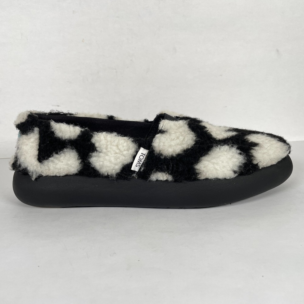 TOMS Slippers Womens Size 5.5 Black White Hearts Faux Fur Slip On Comfort Shoes